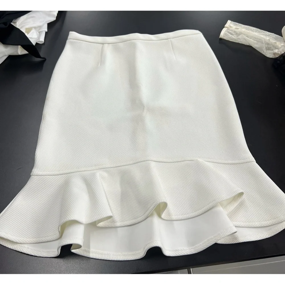 H&M Mini Skirt - Picture 1 of 2